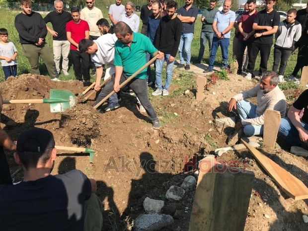 19 yaşındaki Aleyna Yenilmez gözyaşlarıyla toprağa verildi