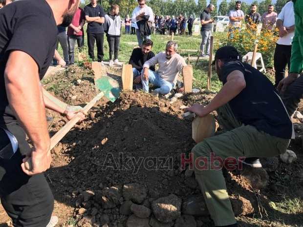 19 yaşındaki Aleyna Yenilmez gözyaşlarıyla toprağa verildi