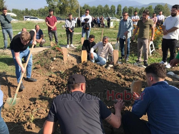 19 yaşındaki Aleyna Yenilmez gözyaşlarıyla toprağa verildi