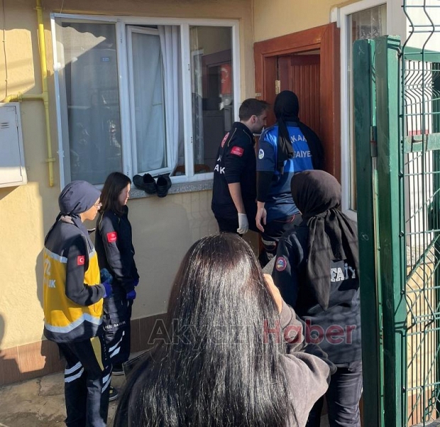 Ses gelmeyince kapıyı itfaiye açtı