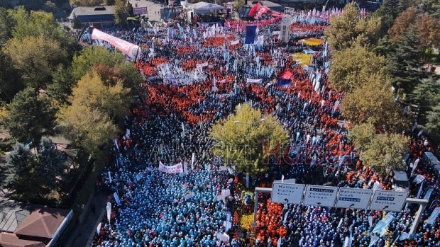 Türk iş'den geçinemiyoruz mitingi
