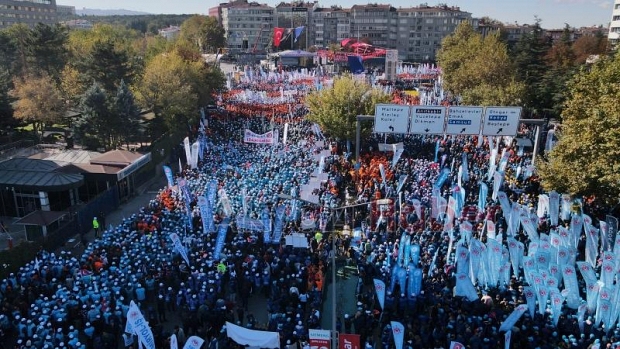 Türk iş'den geçinemiyoruz mitingi