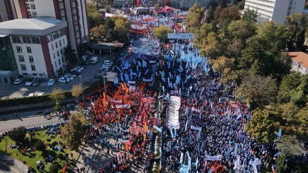 Türk iş'den geçinemiyoruz mitingi