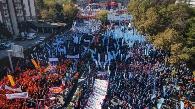 Türk iş'den geçinemiyoruz mitingi