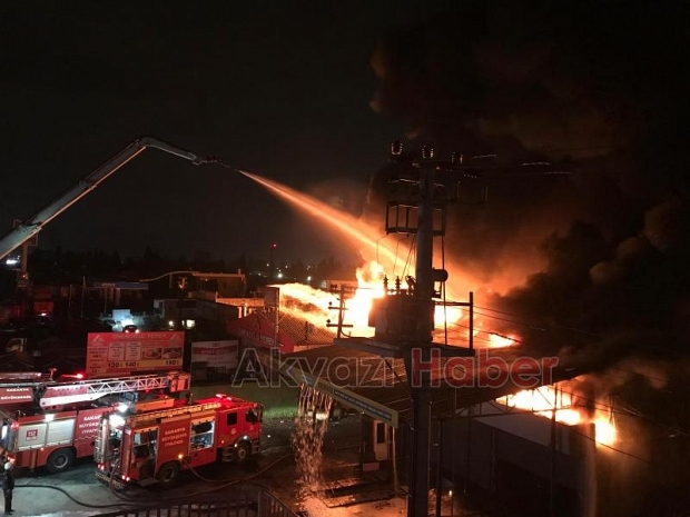 Kauçuk fabrikası ve 4 iş yeri yandı