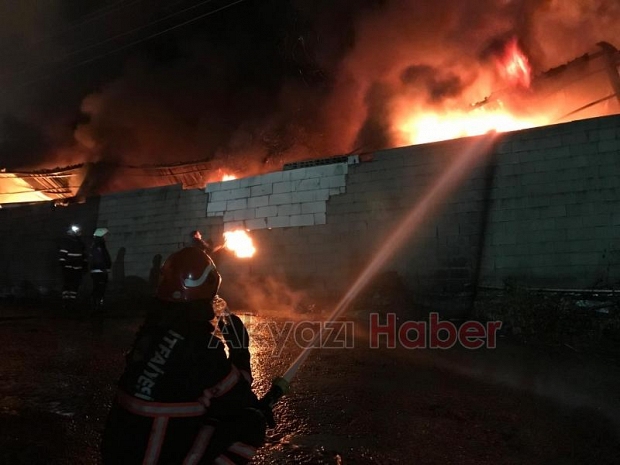 Kauçuk fabrikası ve 4 iş yeri yandı