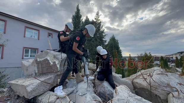 GAKE ekibinden enkazda arama kurtarma tatbikatı