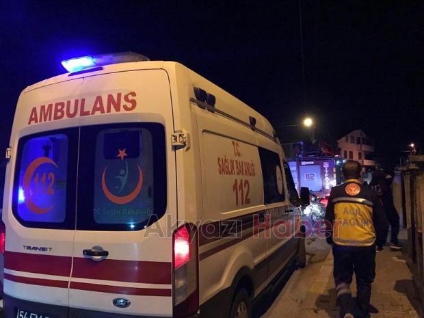 Akyazı'da genç kız cami minaresine çıktı