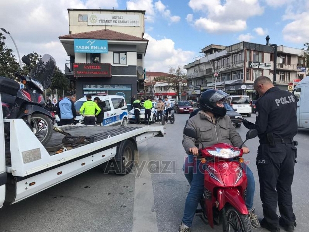 Akyazı'da motosiklet denetimi