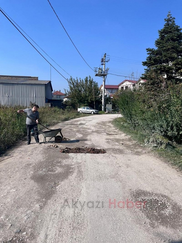 Vatandaş çareyi çukurları kendileri kapatmakla buldu