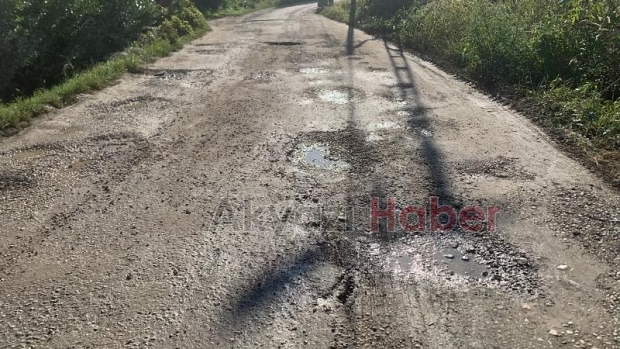 Vatandaş çareyi çukurları kendileri kapatmakla buldu