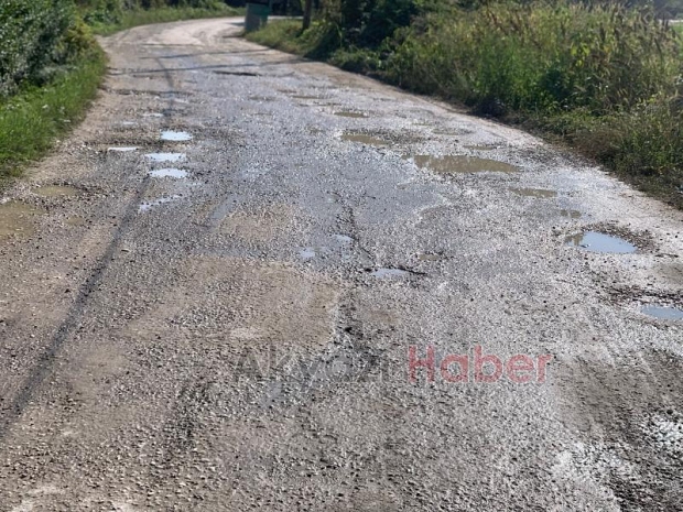 Vatandaş çareyi çukurları kendileri kapatmakla buldu