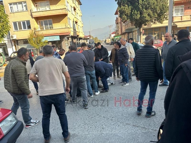 Kamyonet ile motosiklet çarpıştı: 2 yaralı
