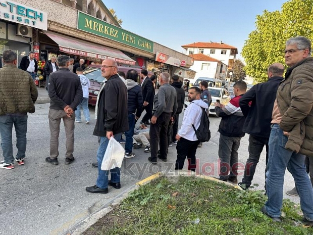 Kamyonet ile motosiklet çarpıştı: 2 yaralı