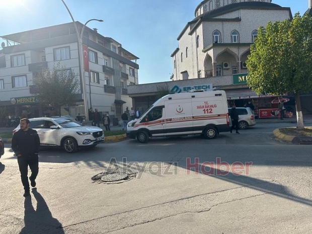 Kamyonet ile motosiklet çarpıştı: 2 yaralı