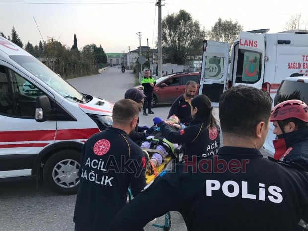 Cadde'de korkutan kaza kafa kafaya çarpıştılar 2 yaralı 