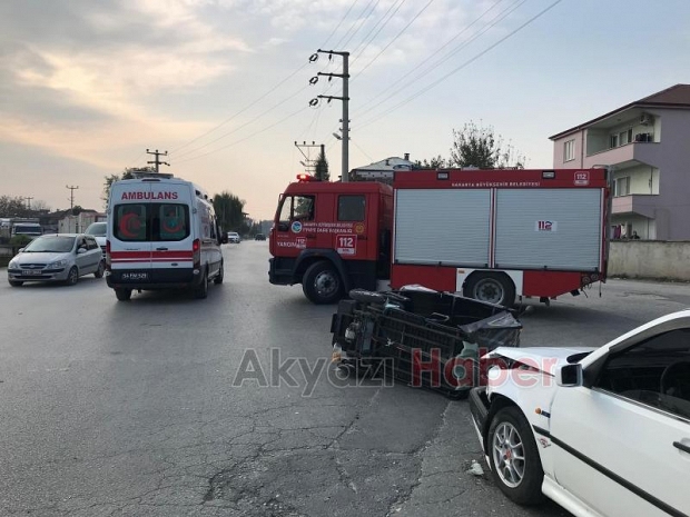 Cadde'de korkutan kaza kafa kafaya çarpıştılar 2 yaralı 