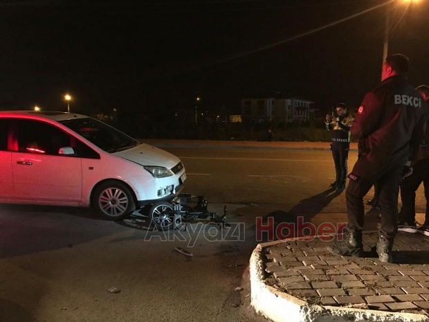 Otomobil ters yönden gelen elektrikli bisiklete çarptı