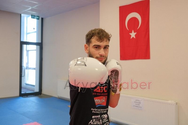 Akyazılı boksörün hedefi şampiyonluk
