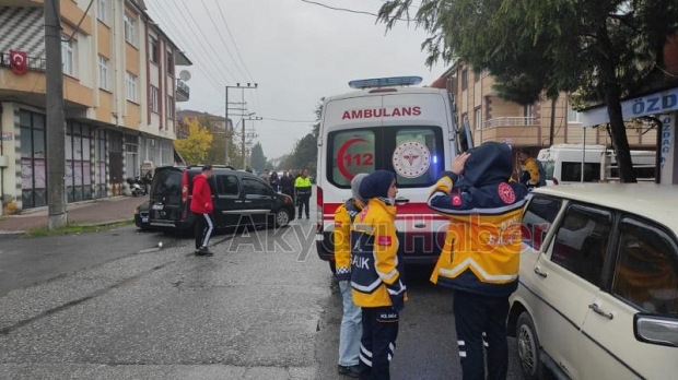 Akyazı'da kaza: 3 yaralı