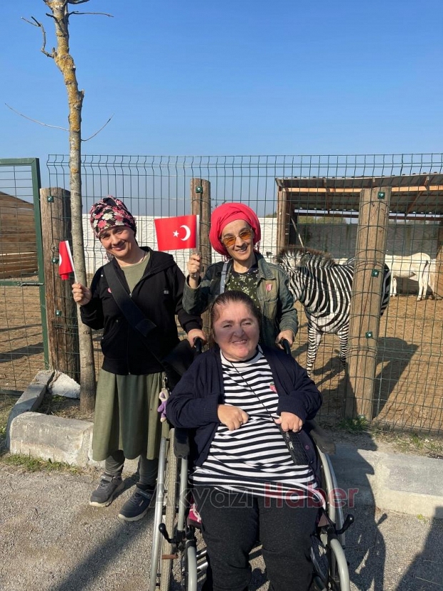 Akyazılı özel öğrenciler için hayvanat bahçesi gezisi