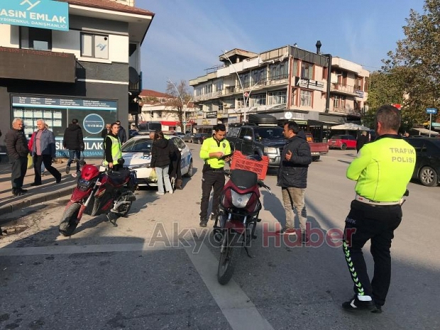 Cadde Üzerinde Motosiklet Denetimi: Polis Sıkı Takipte