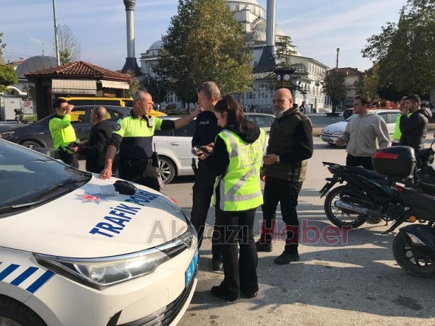 Cadde Üzerinde Motosiklet Denetimi: Polis Sıkı Takipte
