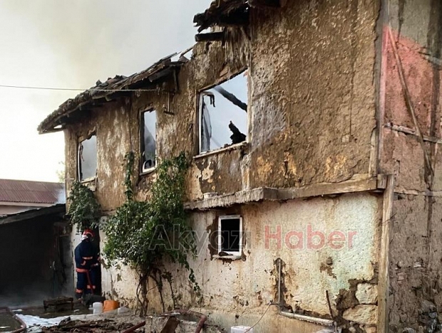 Yanan evde yaşlı kadının cesedi bulundu