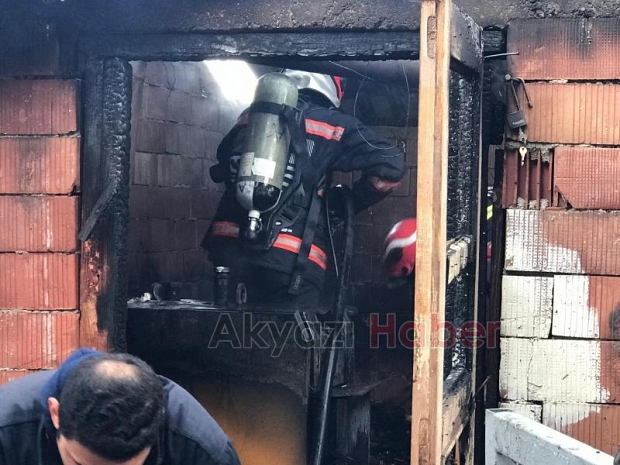 Odunluktaki kalorifer kazanı patladı