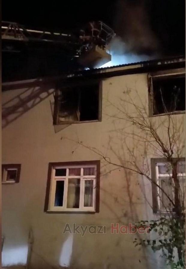 Akyazı'da ev yangını