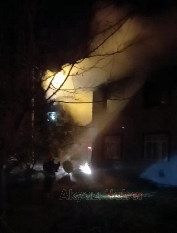 Akyazı'da ev yangını