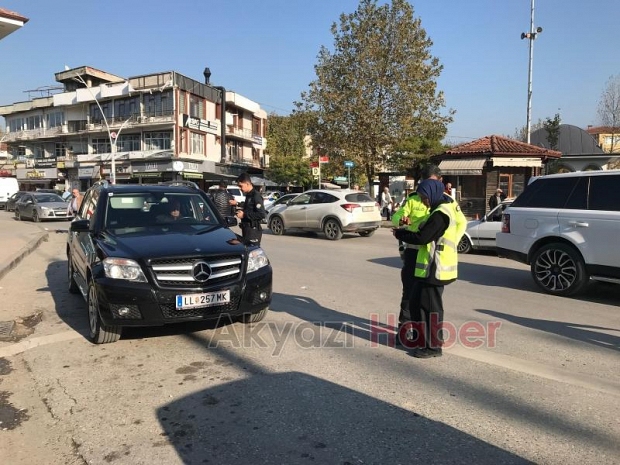 Trafik polislerinden cam filmi kontrolü