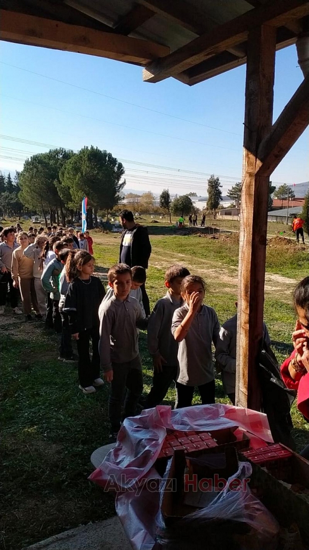Dokurcun'da bin fidan toprakla buluştu