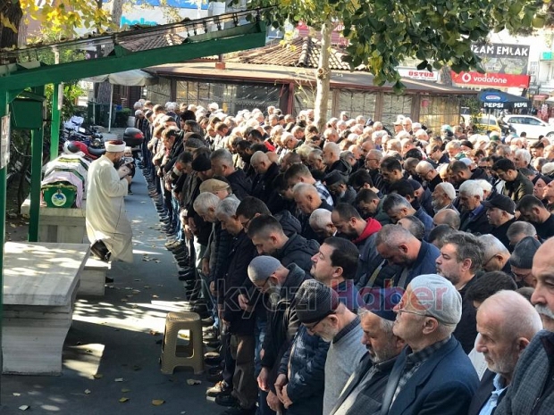 Emekli öğretmen zeki Kılıçkeser defnedildi.