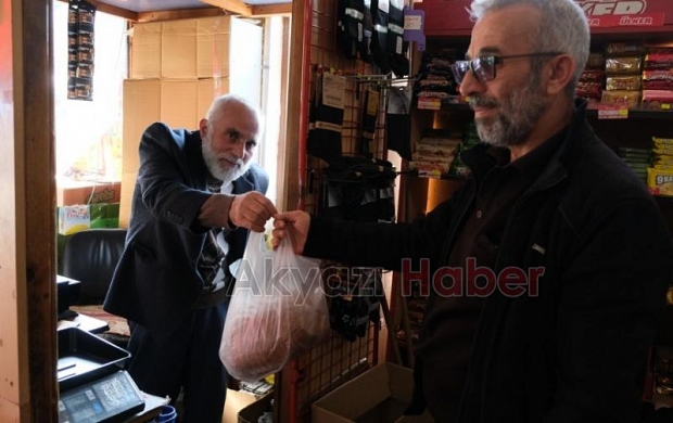 Eşi ile açtığı bakkalı 37 yıldır işletiyor