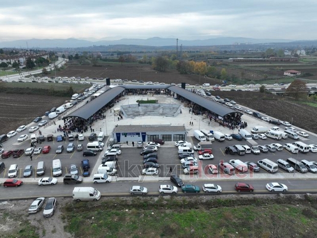 Camili-Karaman Pazar Yeri'nde Giyim ve Kumaş Pazarı açıldı