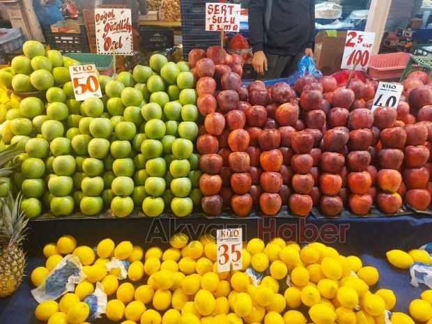 Akyazı pazarında sebze meyve fiyatları