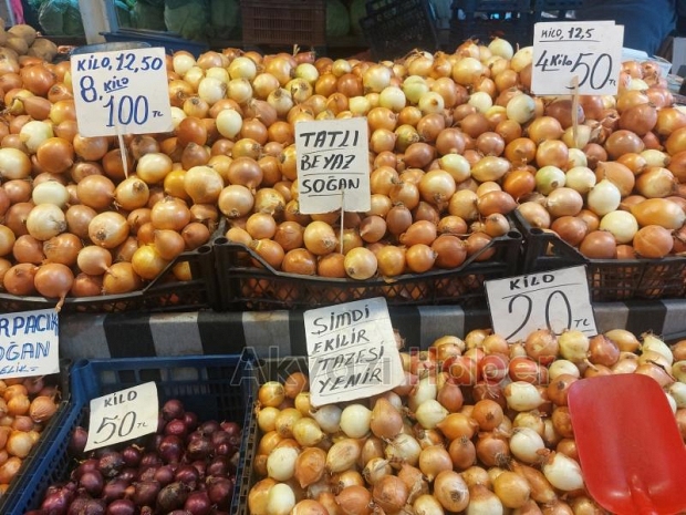 Akyazı pazarında sebze meyve fiyatları