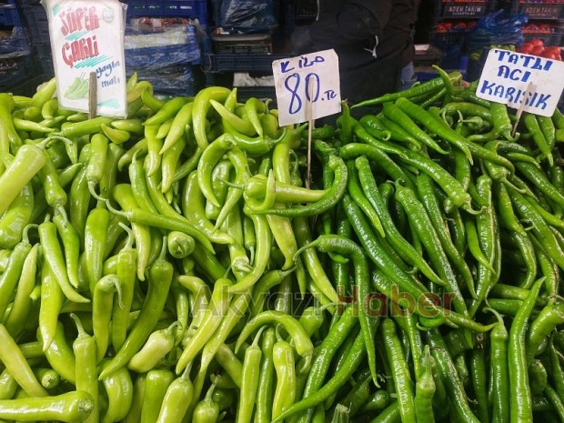 Akyazı pazarında sebze meyve fiyatları
