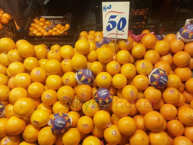 Akyazı pazarında sebze meyve fiyatları
