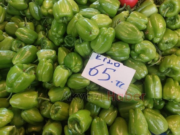 Akyazı pazarında sebze meyve fiyatları