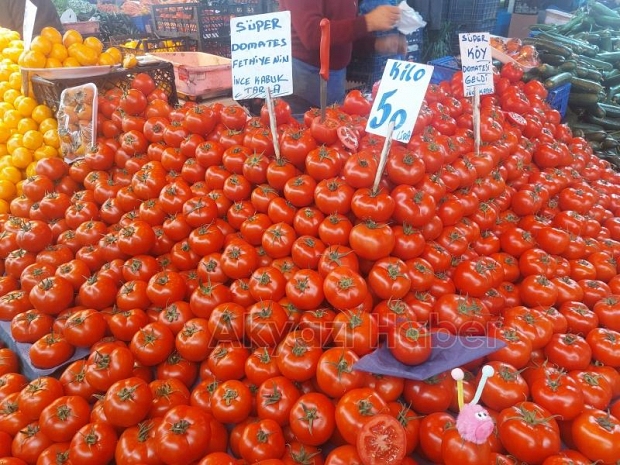 Akyazı pazarında sebze meyve fiyatları