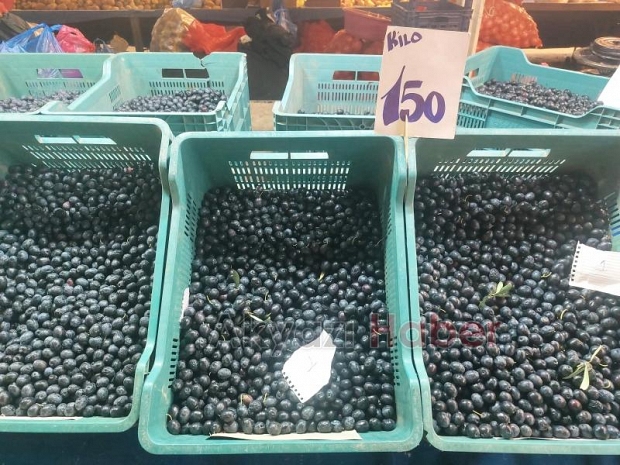 Akyazı pazarında sebze meyve fiyatları