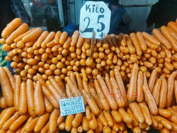 Akyazı pazarında sebze meyve fiyatları