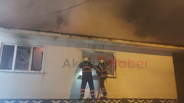 Akyazı da ev yangını
