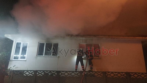 Akyazı da ev yangını