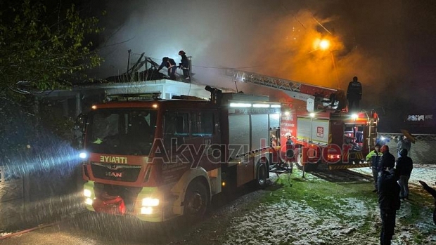 Akyazı da ev yangını