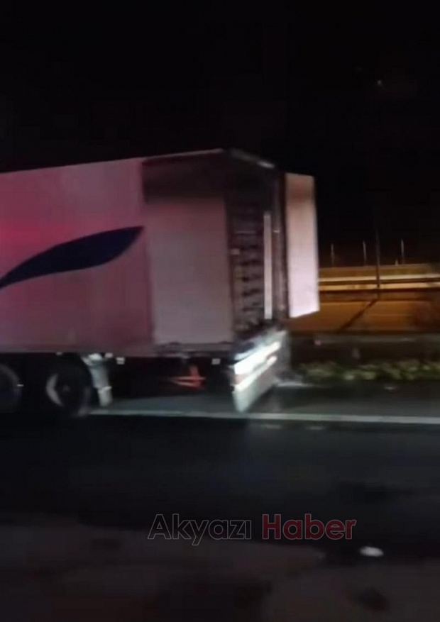 TEM Otoyolunda muz yüklü tır alev alev yandı.