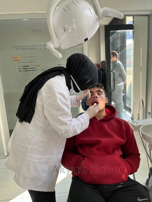 Akyazı'da özel öğrenciler diş polikliniğini ziyaret etti