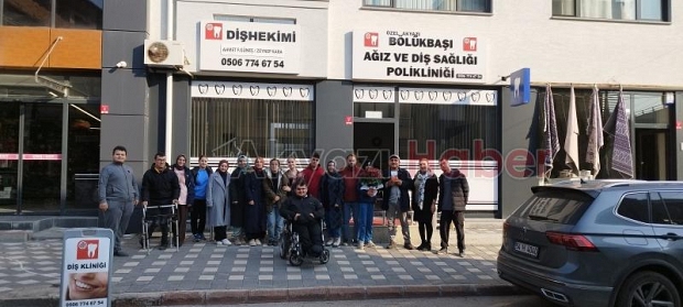 Akyazı'da özel öğrenciler diş polikliniğini ziyaret etti